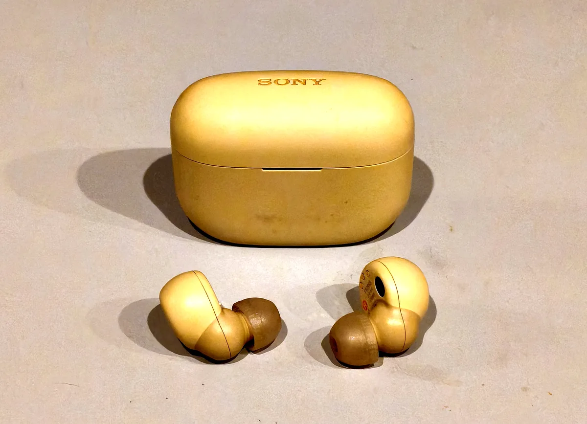 LinkBuds Sの充電ケースとイヤホン本体
